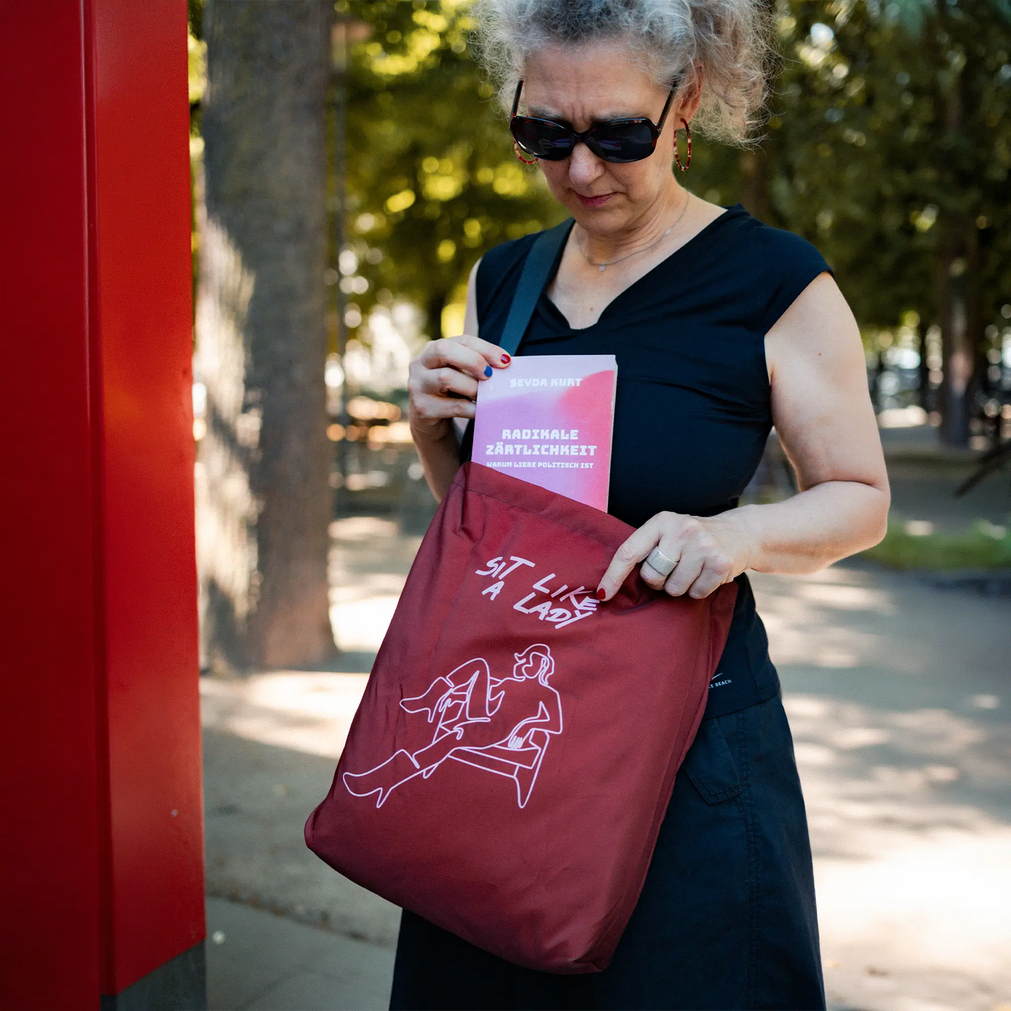 Period Power Tote-Baq